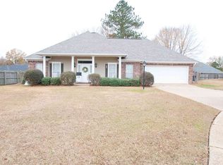 135 Brampton Cv, Byram, MS 39272