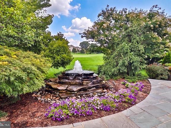 4th image of 813 Woodfield Dr