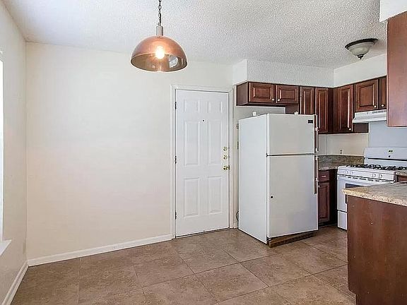 4th image of 5908 Breezewood Dr #B