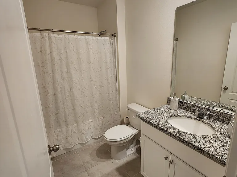 1051 Griffon Ave — Photo 5