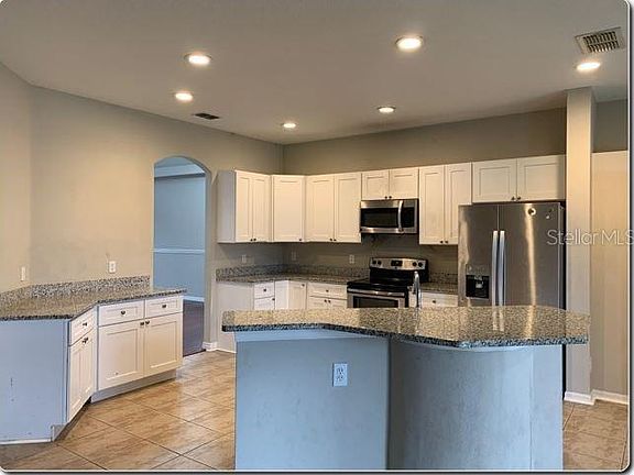 3rd image of 1732 Amaryllis Cir