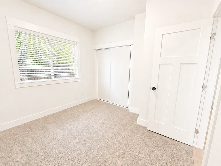 5910 NE 60th Ave — Photo 22