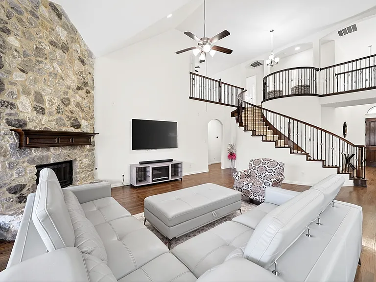 12305 Belmeade Dr — Photo 9
