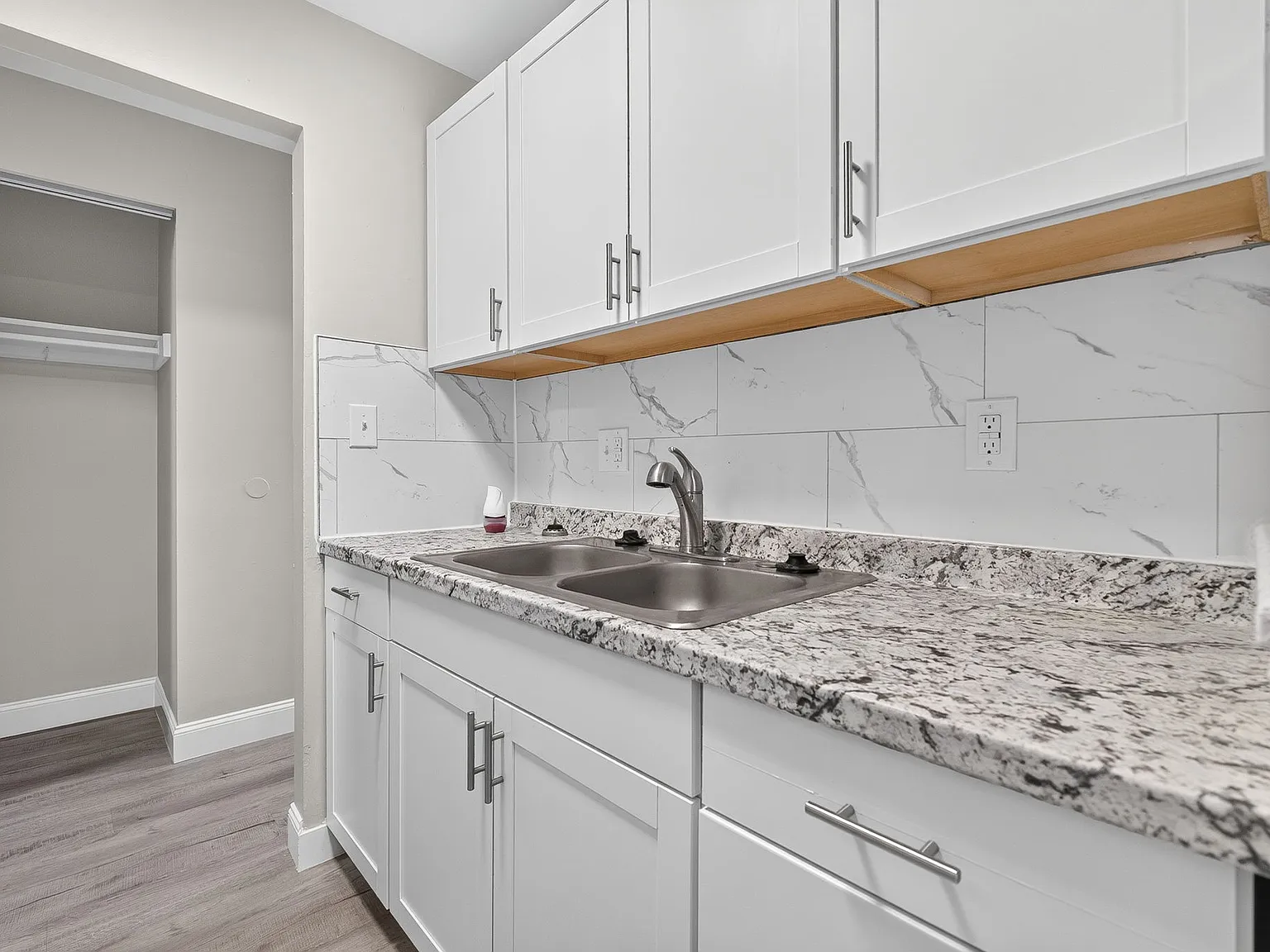 3656 Seabrook Ave — Photo 2