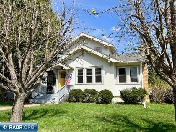 2126 9th Ave E, Hibbing, MN 55746