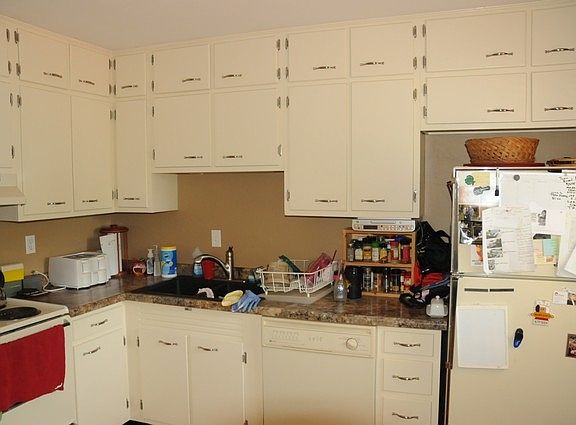 3rd image of 2921 Hillcrest Dr