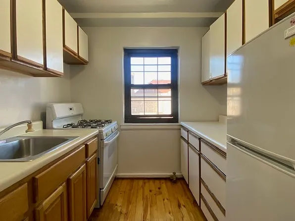 77-30 Main St #2B, Flushing, NY 11367