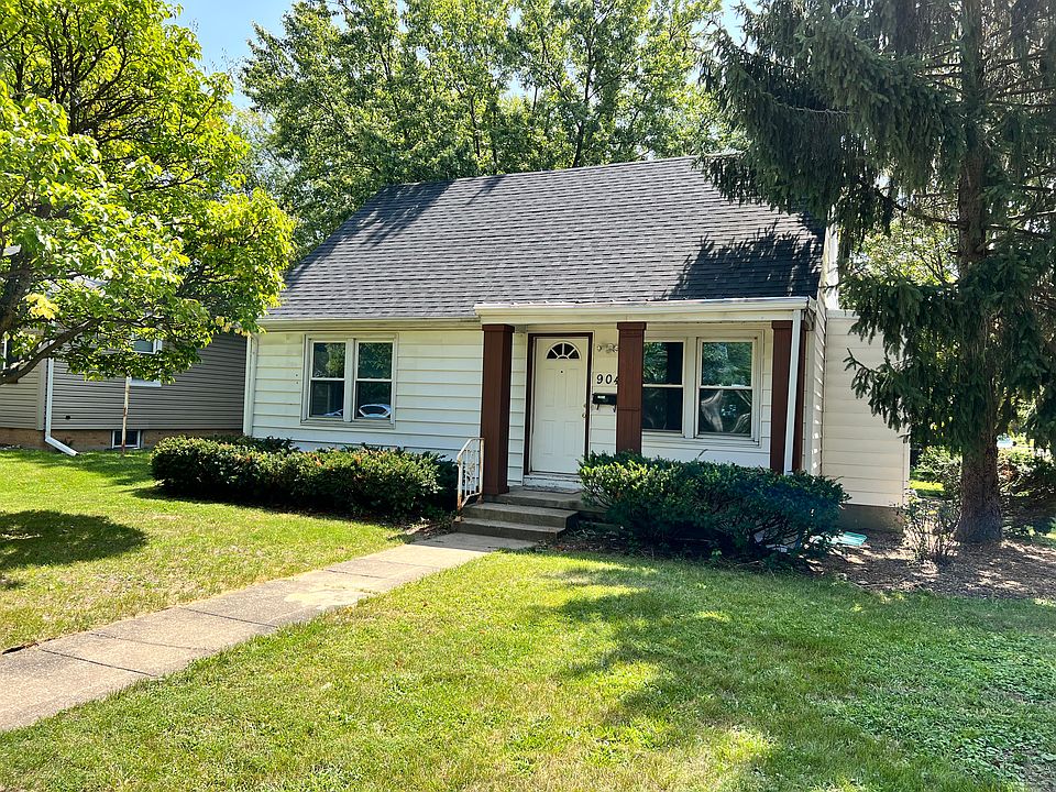 904 W Meadows Pl view of front