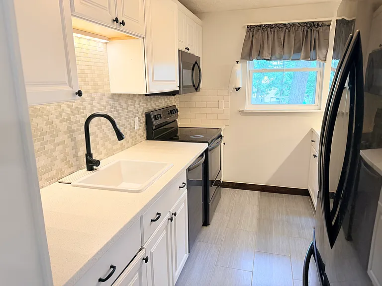 103 Valleyview Dr — Photo 4