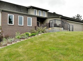 10S571 Madison St, Burr Ridge, IL 60527