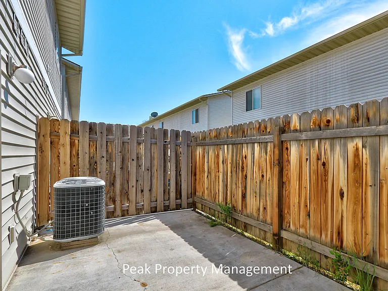 411 1st Ave N #101 — Photo 18