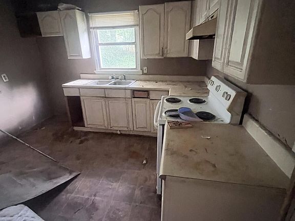 5th image of 1267 Almont Dr SW