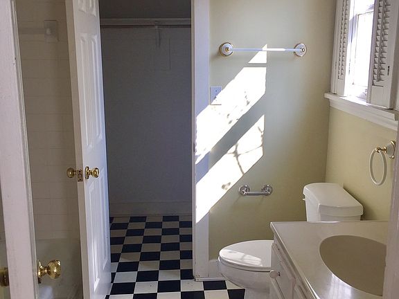 3rd image of 3928 Bunting Ave