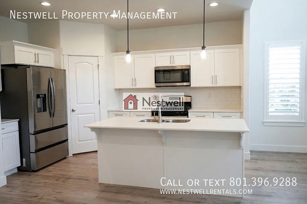 Newer end-row Townhome with prime location in Herriman! — Photo 4