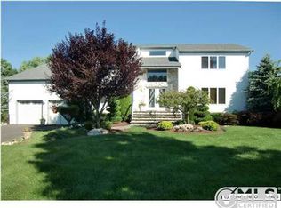 9 Darby Ct, Manalapan, NJ 07726