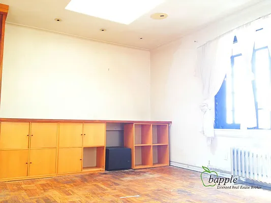 Sold by Bapple | media 1