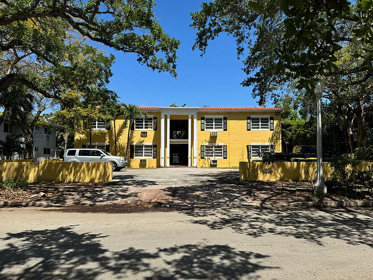 51 Edgewater Dr #6 — Photo 1