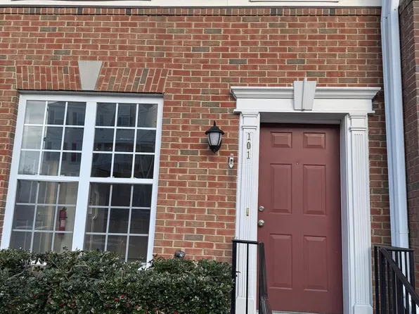 2489 Quick St APT 101, Herndon, VA 20171