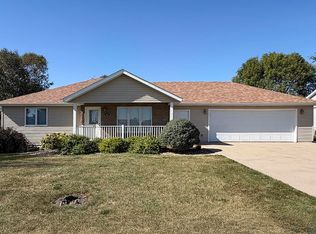 1447 7th Ave SE, Sioux Center, IA 51250
