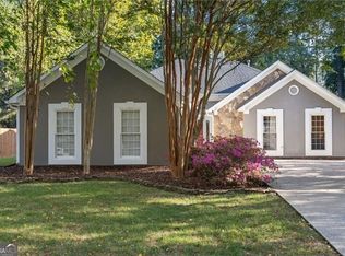 2040 N Creek Cir, Alpharetta, GA 30009