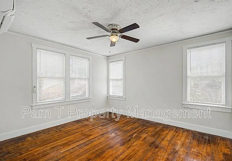 815 E 32nd St #B — Photo 14