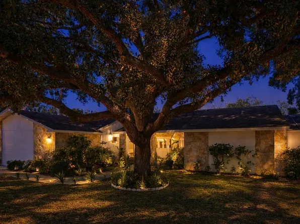 1307 Normandy Cir, Palm Harbor, FL 34683