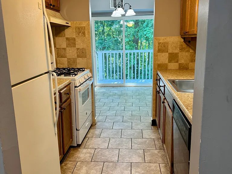 59 Brookwood Dr #C — Photo 6