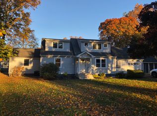 215 W Shore Rd, Oakdale, NY 11769
