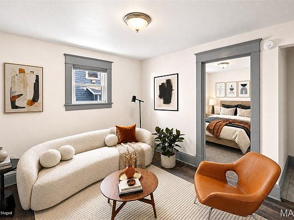 2nd image of 725 Park Dr