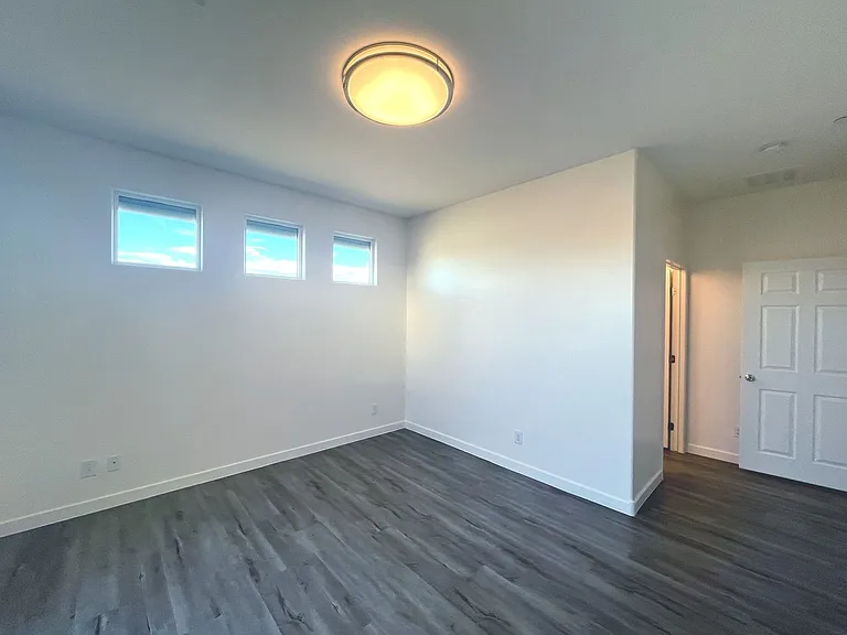 1533 Franklin Ln — Photo 29