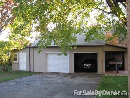 3rd image of 590 Ferndale Ave