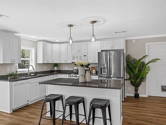 4th image of 100 Fairview Rd