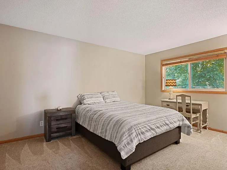 1815 Black Oaks Ln N — Photo 16