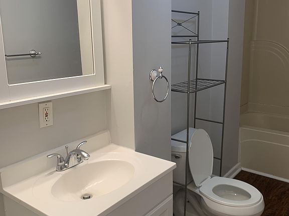 3rd image of 1409 McCausland Ave #1F