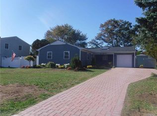 382 Greenbelt Pkwy, Holtsville, NY 11742