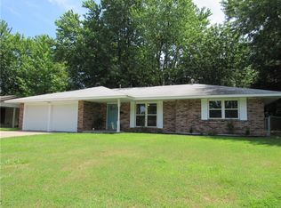 609 Dyer St, Springdale, AR 72762