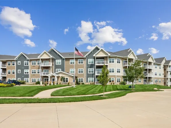3550 Stone Creek Cir SW #313, Cedar Rapids, IA 52404