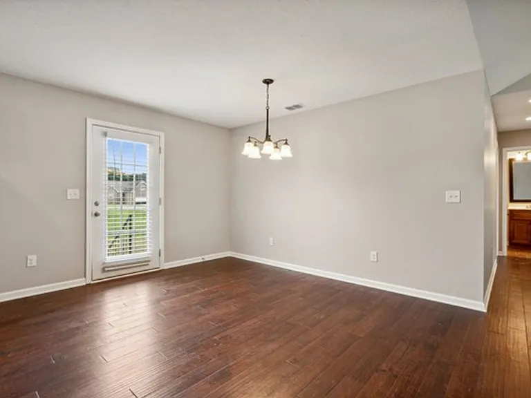 257 Williamsburg Cir — Photo 27