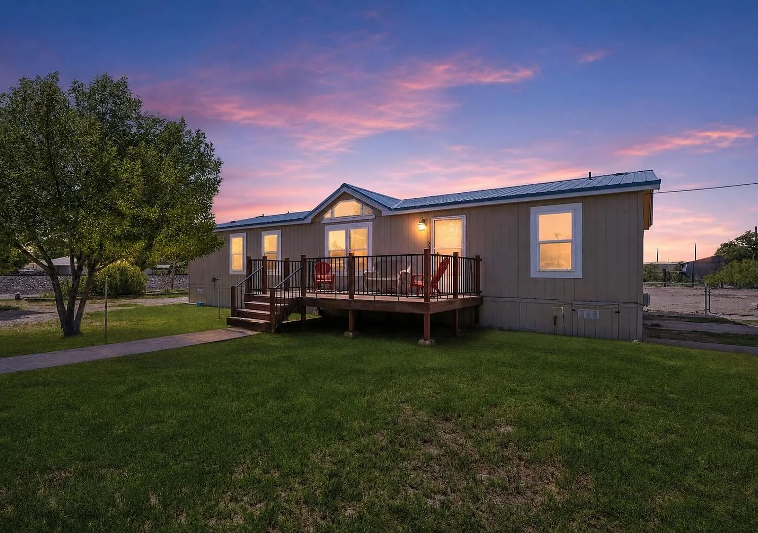 Spacious 3BR House with Den near Dona Ana Rd & Thorpe Rd — Photo 1