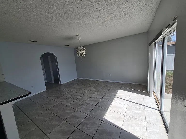 712 Parrot Ct — Photo 9