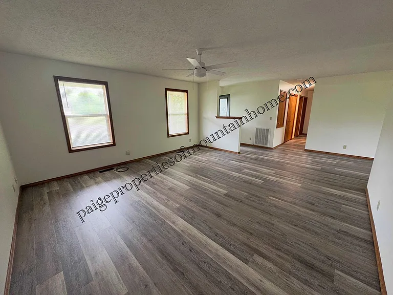 313 Bomber Blvd — Photo 4