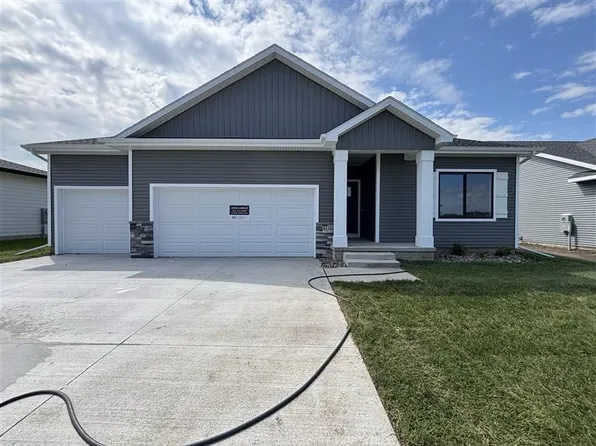 8136 Buckley St, Johnston, IA 50131