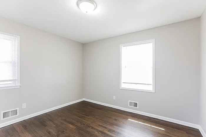 804 W Jones St — Photo 8