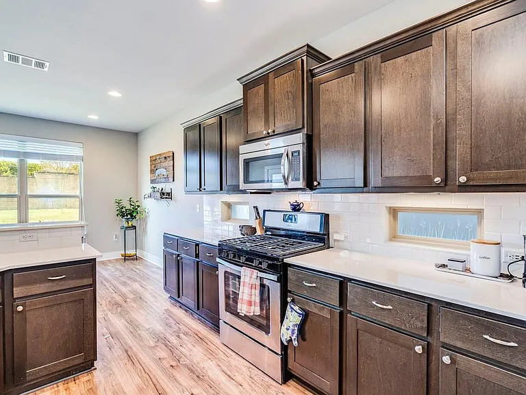9500 Hunter Ln — Photo 9