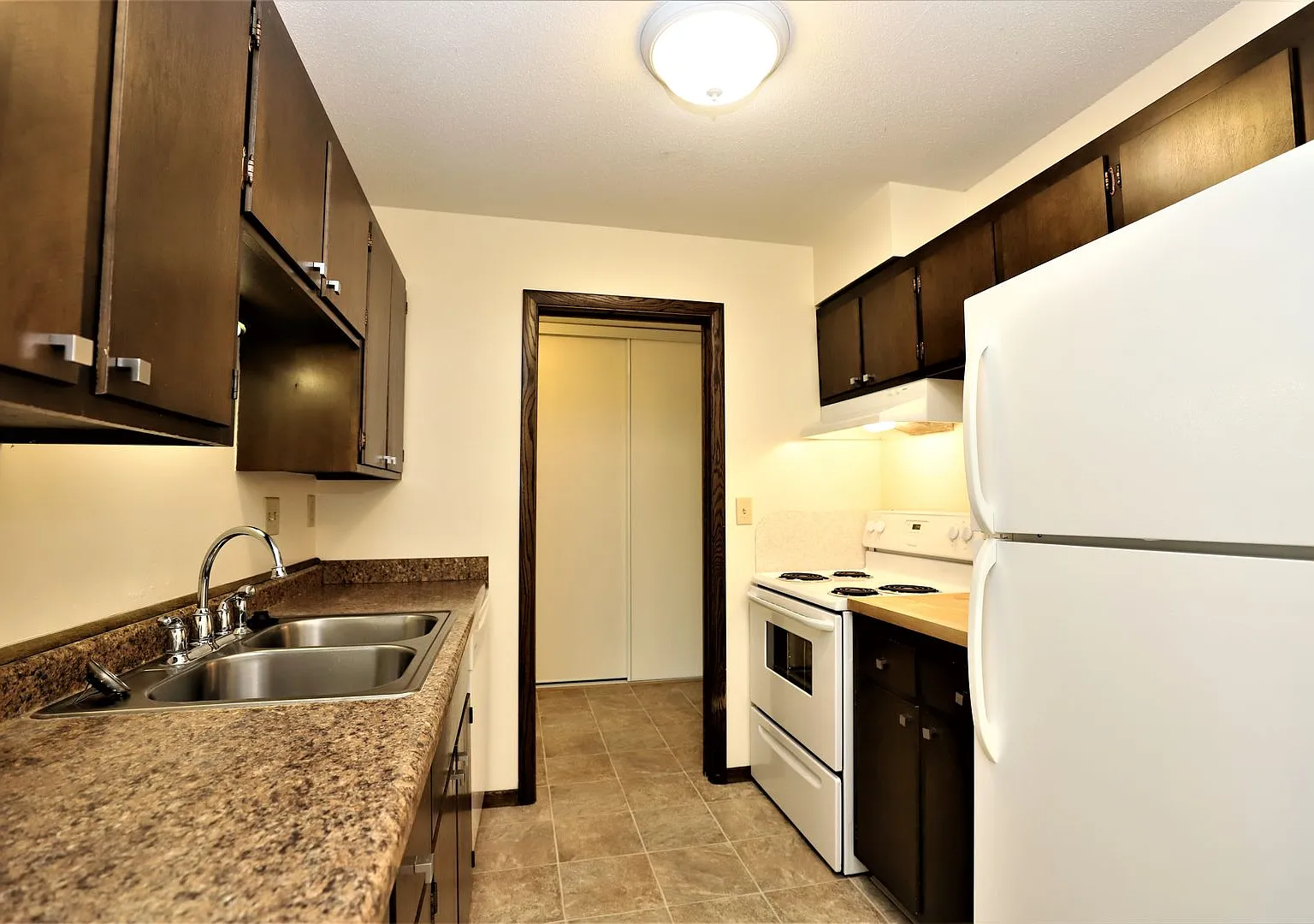 Parklawn Apartments — Photo 4