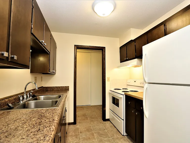 4251 Parklawn Ave — Photo 4