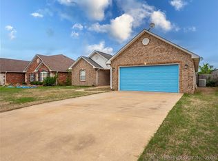 1407 Sweetgum Pl, McAlester, OK 74501