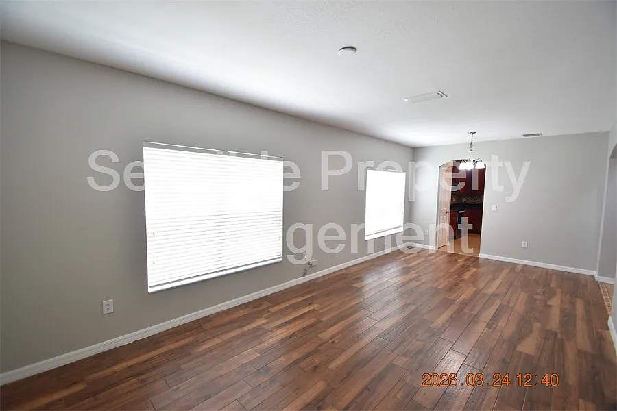 4 bed, 2.5 bath, 2591 sqft, $2,500 — Photo 3