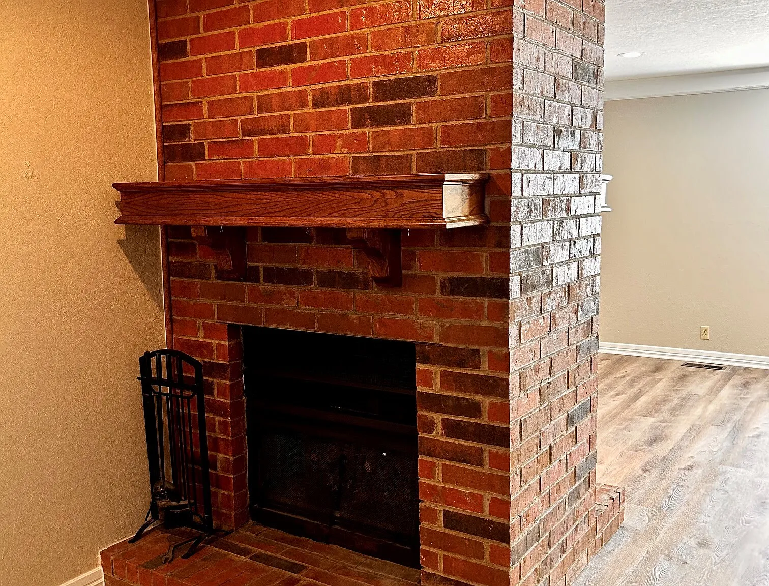 2 bed, 1.0 bath, 1982 sqft, $1,495 — Photo 3