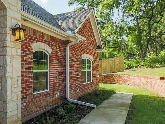 4th image of 311 Harmony Ln